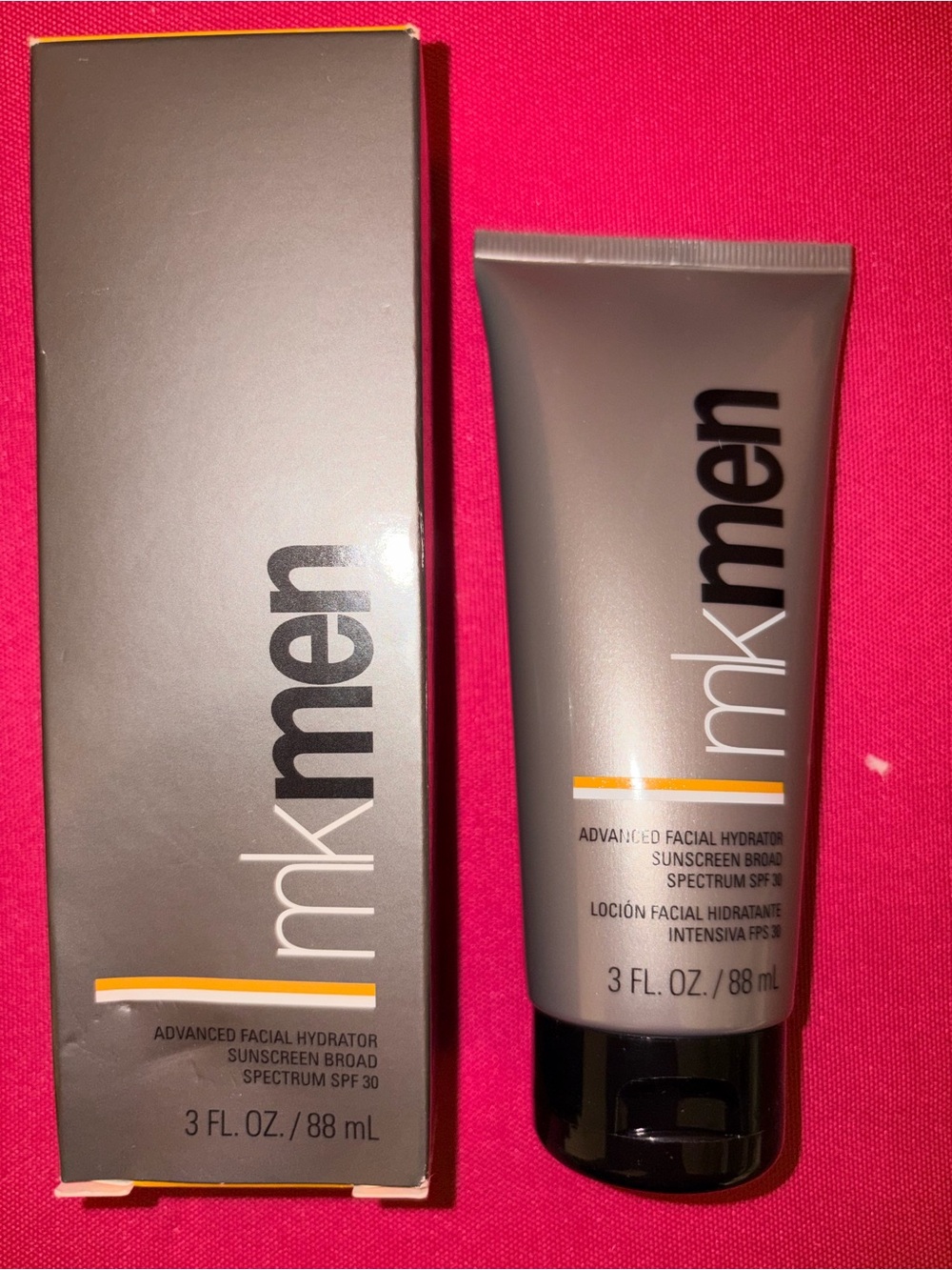 Mary Kay mk men Advanced Facial Hydrator SPF 30 - Gray with Yellow Accent